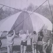 Photo parachute maternelle, nature isère